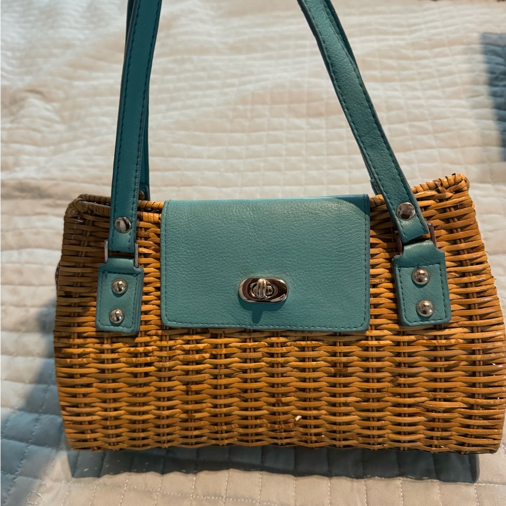 The cutest handbag!🩵
